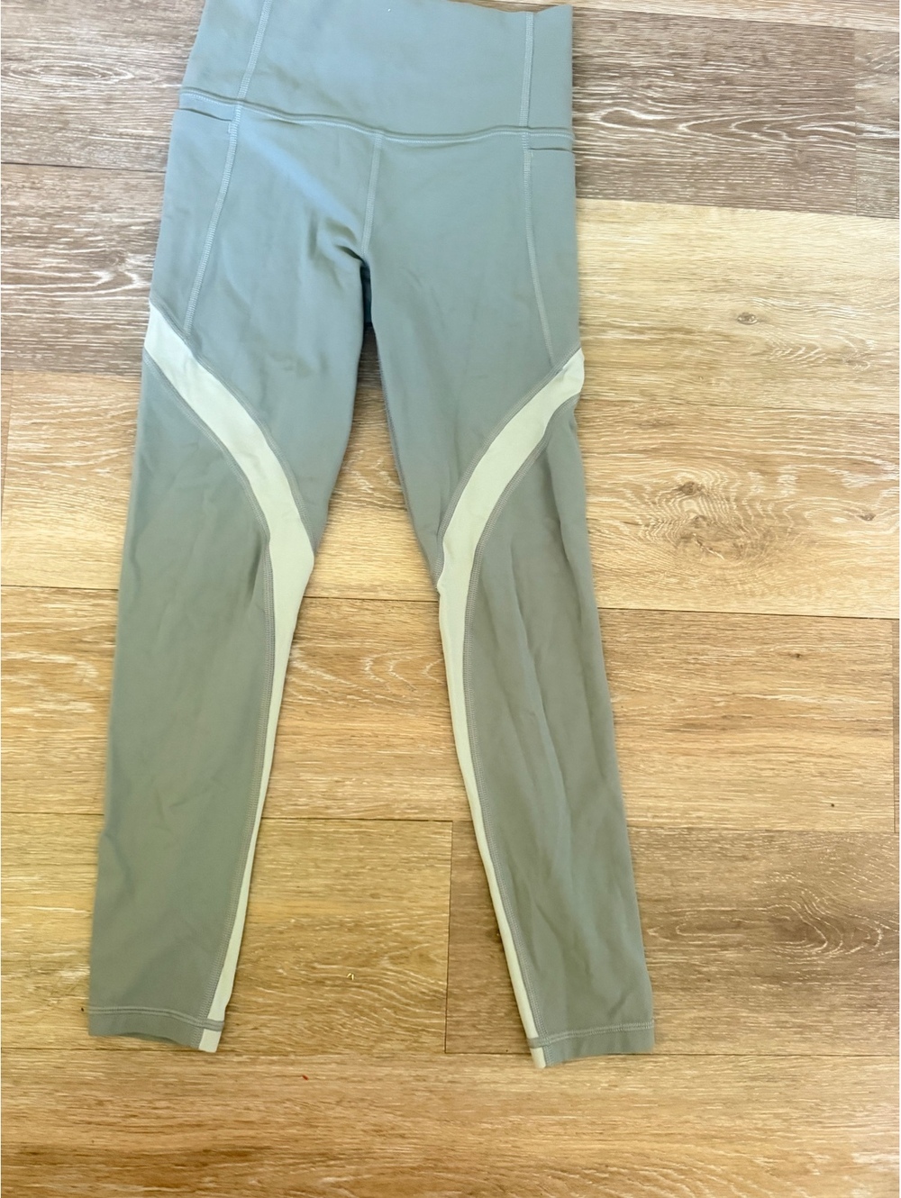 Athleta Salutation Stash Pocket 7 8 Tight Sage Leggings